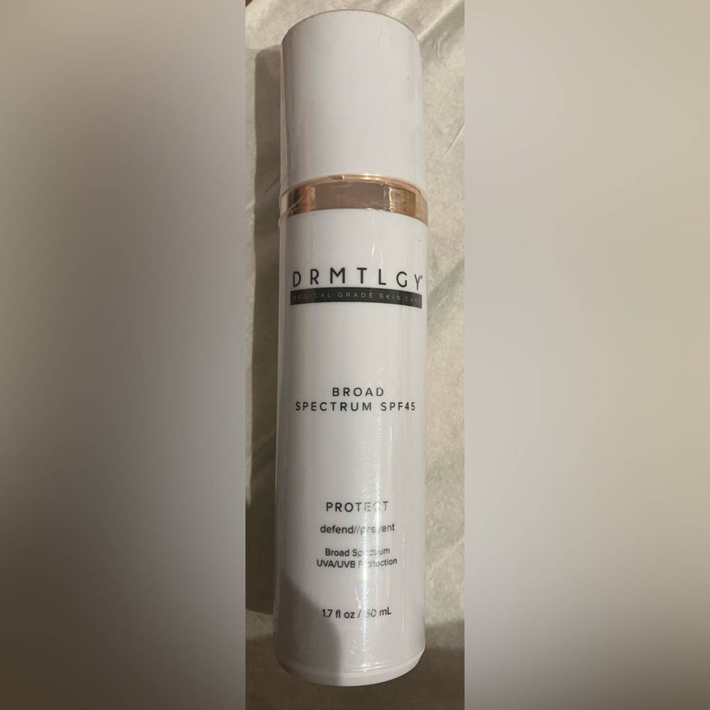 DRMTLGY 1.7 oz
Broad Spectrum SPF 45